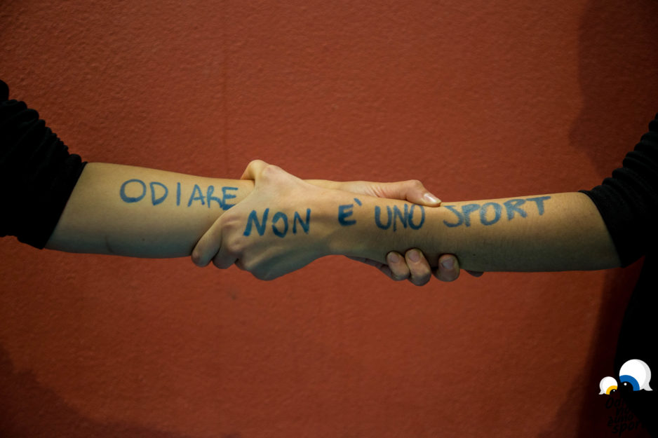 Il calcio femminile contro ogni discriminazione